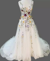Vintage Lace Bohemian Florals Wedding Dress V Neck
